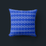 DREIDEL Y ESTRELLAS AZULES Y BLANCOS, almohada<br><div class="desc">estrella de almohada azul y blanco Dreidel de DAVID TRIM STAR DE DAVID ON BACK por el diseñador Sandy Closs ~ SandyCloss~</div>
