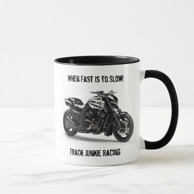 Drogadicto de la pista que compite con la taza (Derecha)