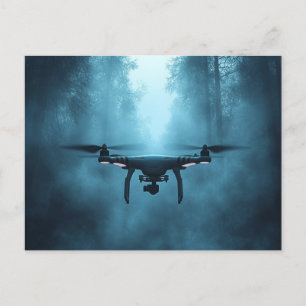 Dron en la tarjeta postal del bosque de niebla neg