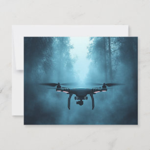 Drone en la tarjeta de invitación a bosque de nieb