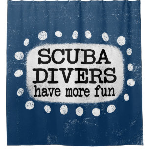 Ducha Los Buceadores De Scuba Tienen Una Cortina De Duch