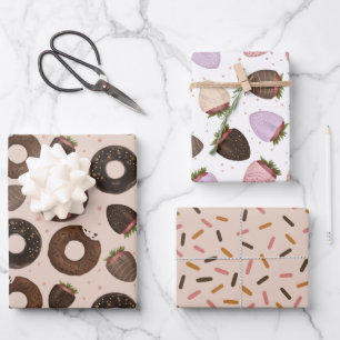 Dulce donut con hojas de papel espolvoradas