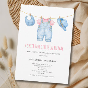 Dulce ropa de bebé niña en tendedero Invitación pa
