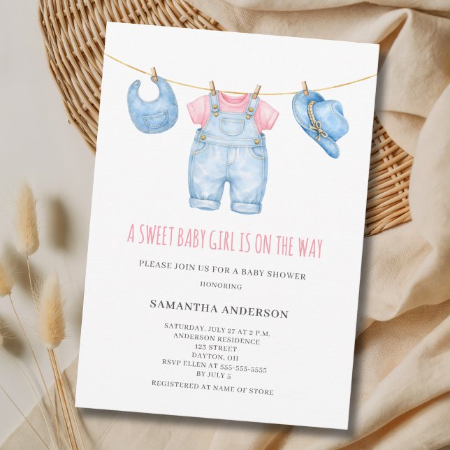 Dulce ropa de bebé niña en tendedero Invitación pa (Subido por el creador)
