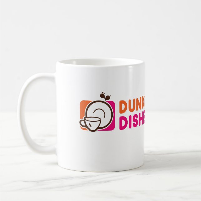 Dunkin sirve la taza de café (Izquierda)