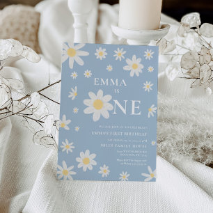 Dusty Blue Daisy Primera invitación de cumpleaños 