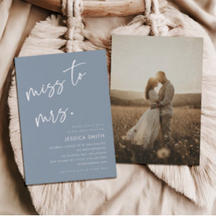 Dusty Blue Modern Miss a Mrs. Invitación de Desped