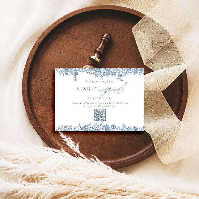 Dusty Blue Toile Rosas Elegante respuesta Boda QR (dusty blue wedding rsvp qr toile de jouy chinoiserie french vintage floral frame formal traditional )