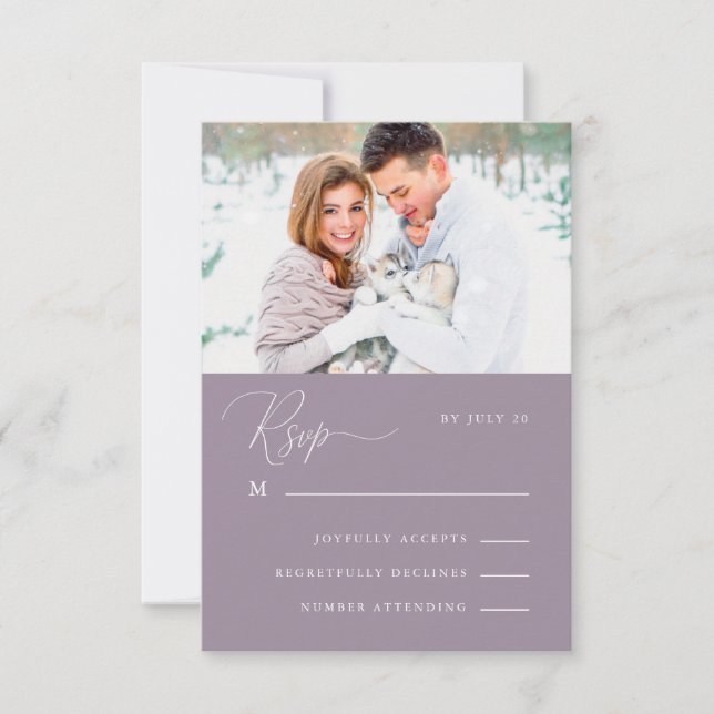 Dusty Purple Calligraphy y Floral Photo Rsvp (Anverso)
