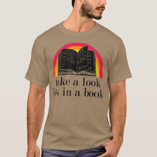 Echa un vistazo a un libro gracioso de la camiseta