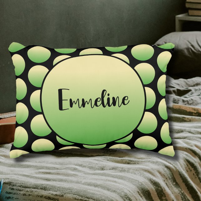 Edgy Black Gradiente Verde Punto Nombre Almohada d (Personalized accent pillow on a bed, with script name and green polka dots on a black background.)