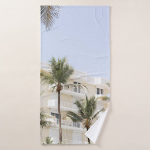 EDIFICIO BLANCO Y BEIGE