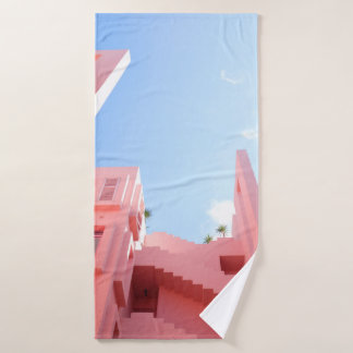 Edificio de hormigón blanco