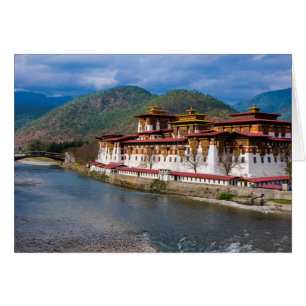 Edificio Dzong por río