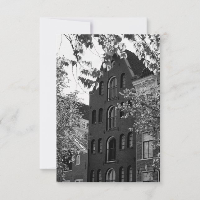 Edificio histórico blanco y negro en Ámsterdam (Anverso)