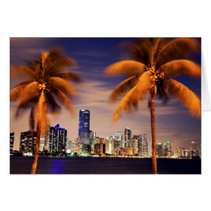 EE.UU., Florida, Miami skyline al atardecer