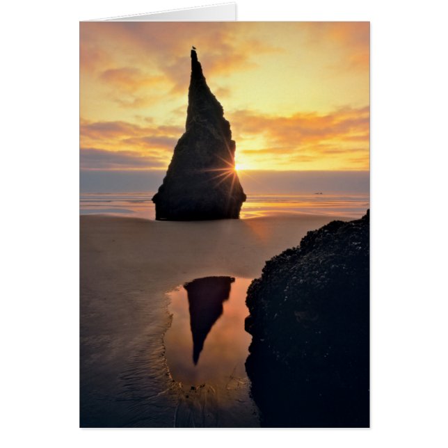 EE. UU., Oregón. Formación rocosa al atardecer (Frente)