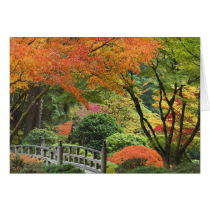 EE.UU., Oregón, Portland. Puente de madera y arce