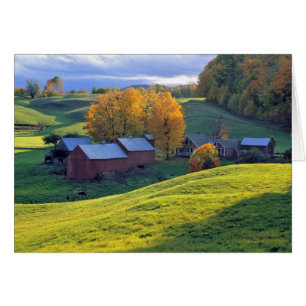 EE. UU., Vermont, granja Jenne. Colinas verdes ond