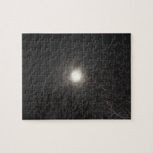 Eerie Moon In Nubes Puzzle