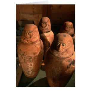 Egipto, jarras canópicas de la dinastía 26 encontr