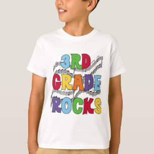El 3ro grado multicolor oscila las camisetas y los