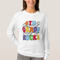 El 4to grado multicolor oscila las camisetas y los