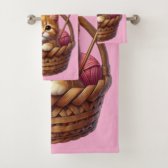 El Adorable Naranja Kitten en la canasta con yarn (In situ)