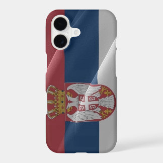 El agitar de la bandera de Serbia -