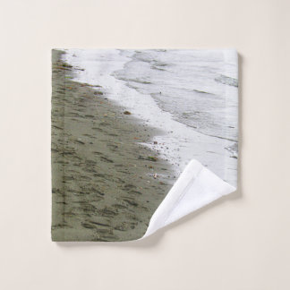 El agua encuentra huellas