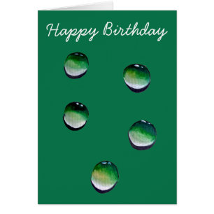 El agua verde desemboca en el arte del agua