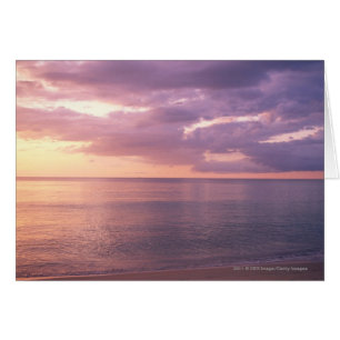 El amanecer resuelve la playa