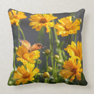 El amarillo floreció la almohada