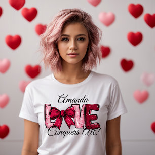 El amor conquista todas las camisetas rosadas