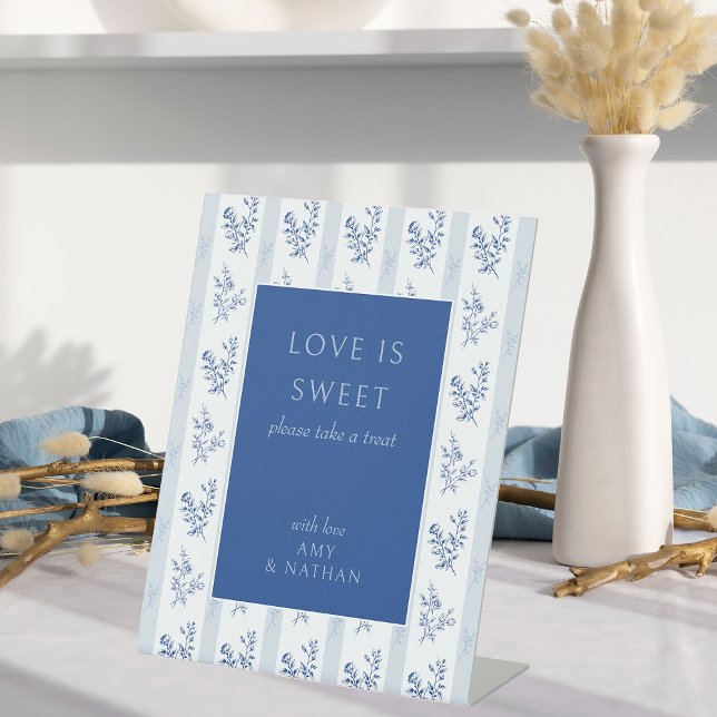 El amor es dulce Chinoiserie Señal de mesa para re (Love is Sweet Wedding Treat Table Sign from the Chinoiserie Wedding Collection by Darling & May)