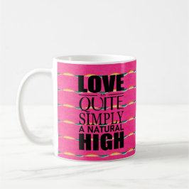 El amor es simplemente una taza de café alta natur