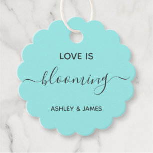 El amor es un favor de boda floreciente o etiqueta