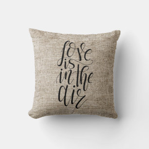El Amor Está En El Cojín decorativo Del Aire