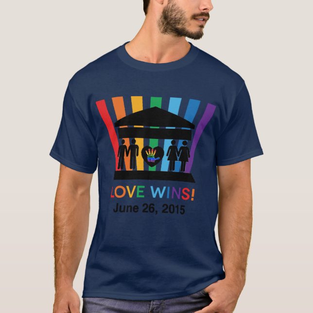 El amor gana, con la camiseta de la campaña We R1 (Anverso)