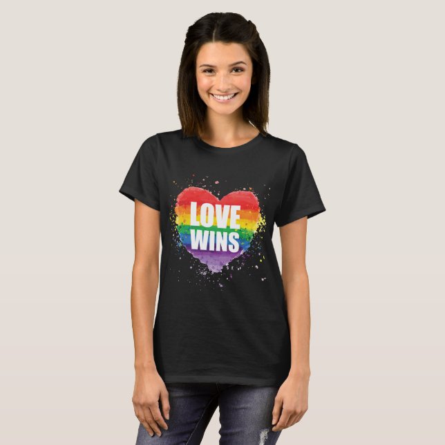 El amor gana la camiseta del orgullo de LGBT para (Anverso completo)