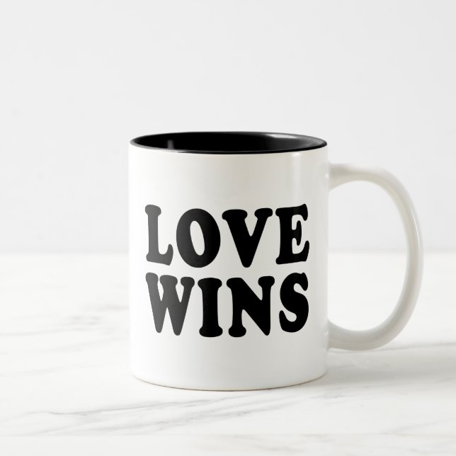 El amor gana la taza (Derecha)