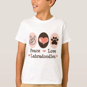 El amor Labradoodles de la paz embroma la camiseta