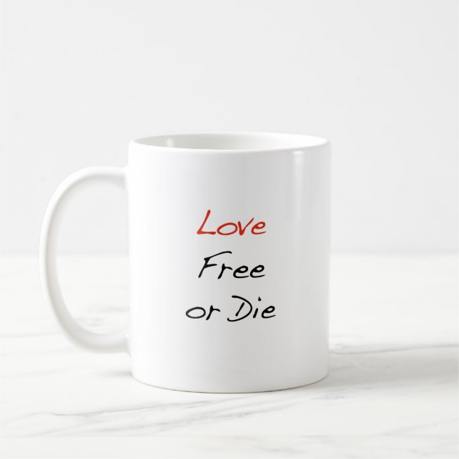 El "amor libre o muere" taza de café (Izquierda)