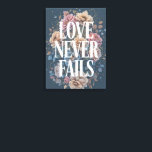El amor nunca falla Arte floral inspiracional<br><div class="desc">Que el amor sea tu luz guía con esta hermosa impresión de tipografía floral "El amor nunca falla". Contra un fondo profundo y temperamental, la elegante letra está rodeada de delicadas flores, creando un diseño sofisticado y conmovedor. Esta pieza sirve como un recordatorio diario de amor duradero, fe y devoción....</div>