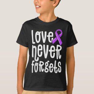 El amor nunca olvida el extremo de la camiseta de