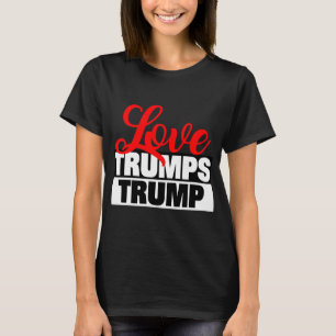 El amor se impone a la camiseta de Trump