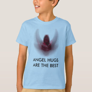 EL ÁNGEL ABRAZA LA CAMISETA DE LOS NIÑOS