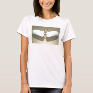 El ángel se va volando la camiseta