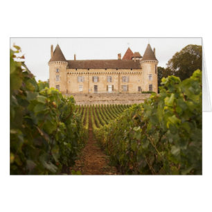 El antiguo castillo medieval Chateau de Rully en l