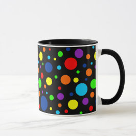 El arco iris oscuro mancha la taza